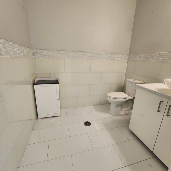 More Photos Of 5210 S University Dr, Davie Office For Lease