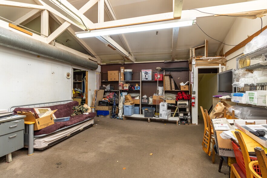 More Photos Of 2441 NW 43rd St, Gainesville Storefront For Sale