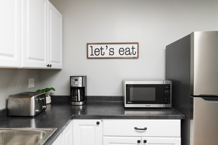 More Photos Of 45 N Chillicothe Rd, Aurora Office For Lease