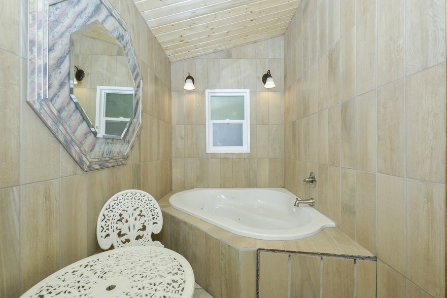 More Photos Of 27992 Rainbow Dr, Lake Arrowhead Hospitality For Sale