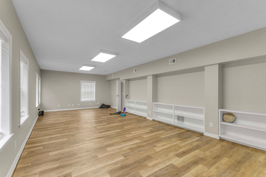 More Photos Of 7500 Bessemer Ave, Cleveland Manufacturing For Sale