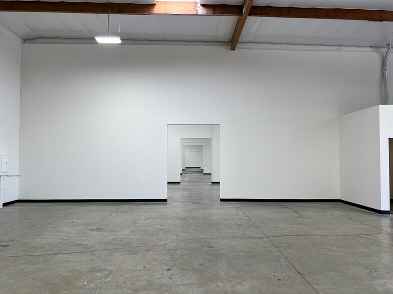 More Photos Of 400 W Redondo Beach Blvd, Gardena Warehouse For Lease