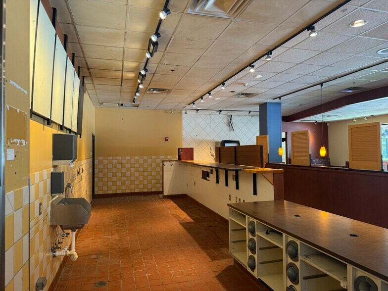 More Photos Of 2407 Green Mountain Dr, Branson Restaurant For Sale