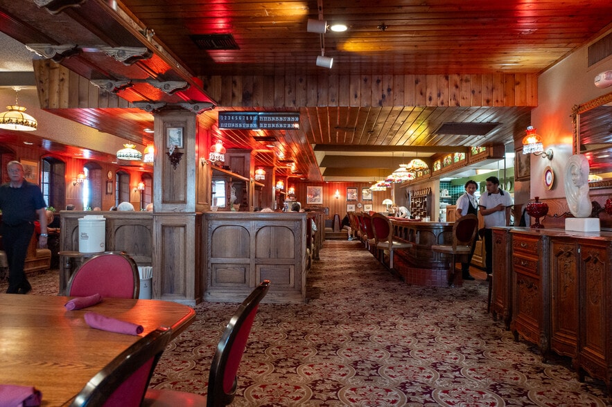 More Photos Of 1800 N Palm Canyon Dr, Palm Springs Restaurant For Sale