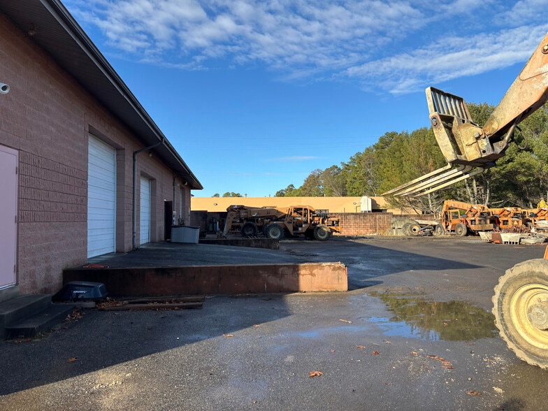 More Photos Of 431 Commerce Ln, West Berlin Office For Lease