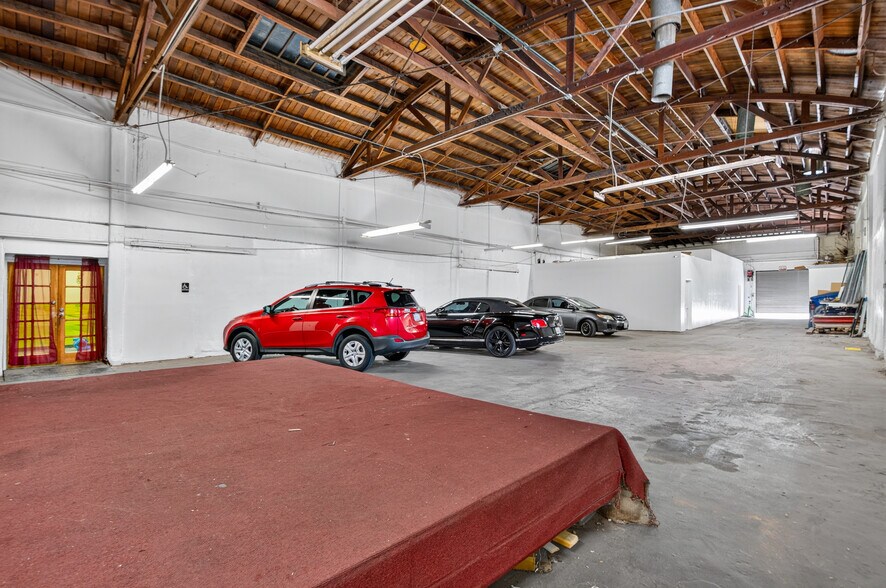 More Photos Of 1167-1201 E Florence Ave, Los Angeles Warehouse For Lease