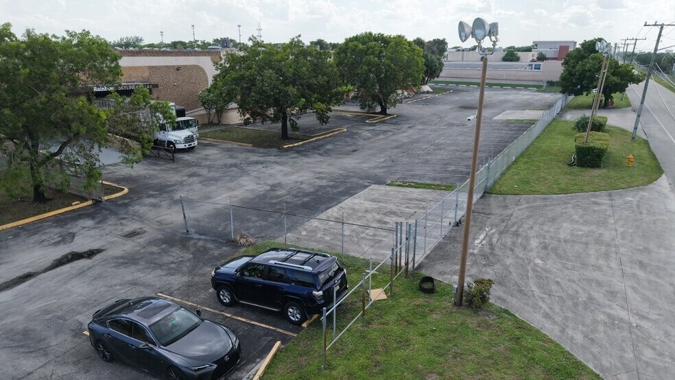More Photos Of 4900 NW 167th St, Miami Gardens Manufacturing For Sale