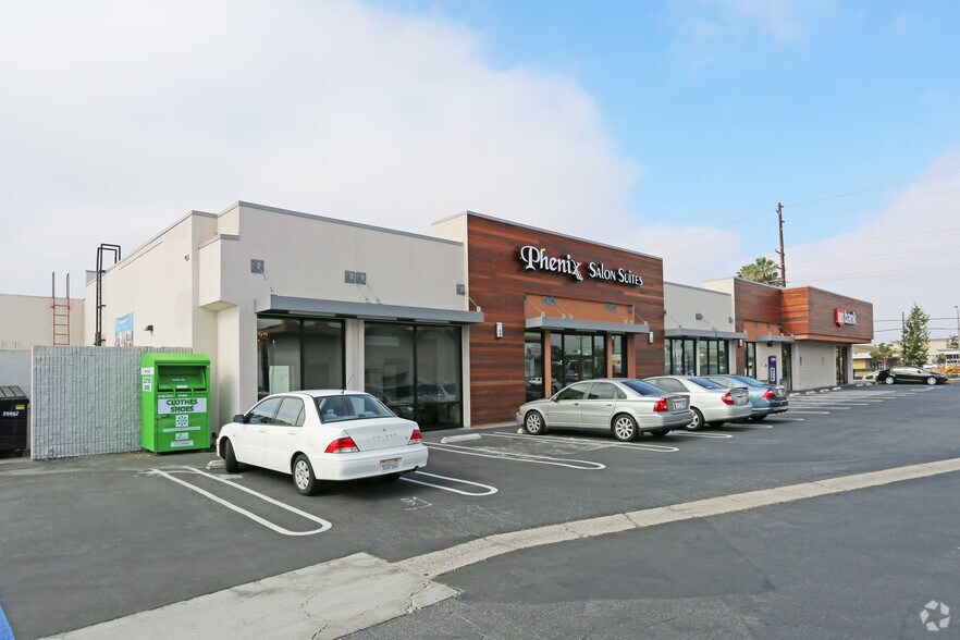 More Photos Of 20052 Brookhurst St, Huntington Beach General Retail For Lease
