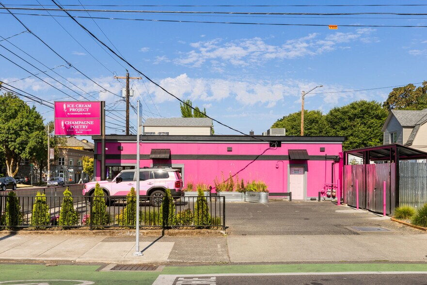 More Photos Of 3341-3343 SE Hawthorne Blvd, Portland Freestanding For Sale