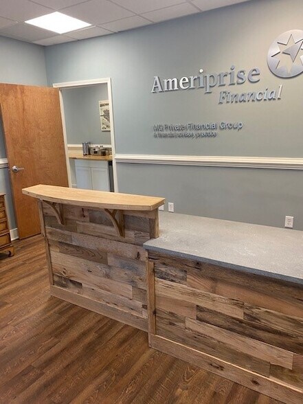 More Photos Of 497 Bramson Ct, Mount Pleasant Office For Lease