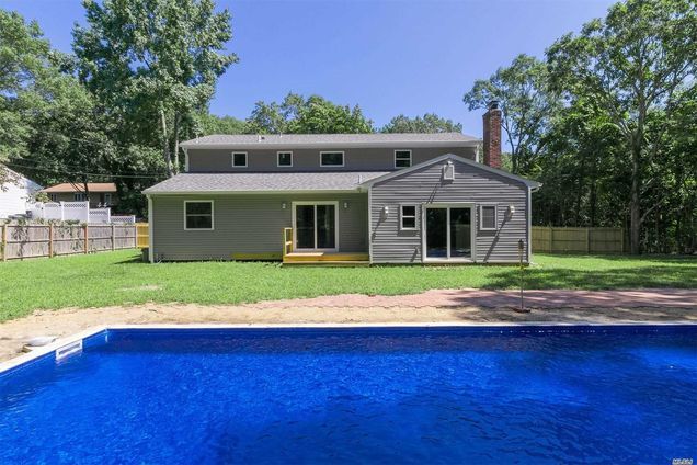 More Photos Of 57 Sheryl Cres, Smithtown Apartments For Sale