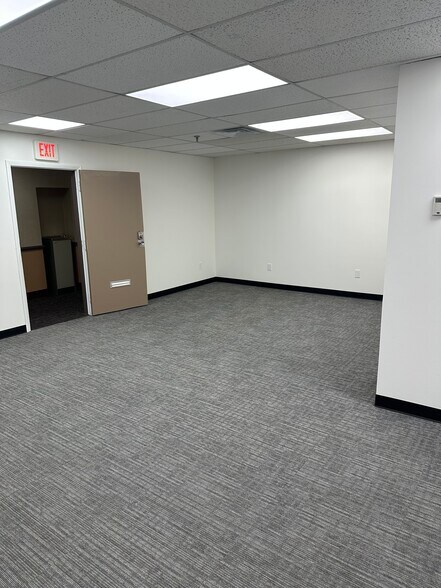 More Photos Of 600 S Livingston Ave, Livingston Office For Lease
