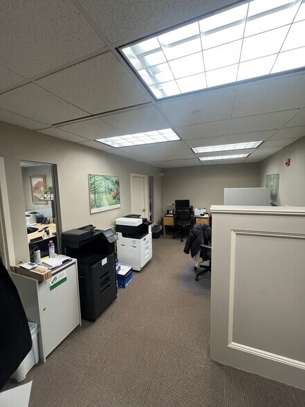 More Photos Of 16-00 State Route 208, Fair Lawn Office For Lease