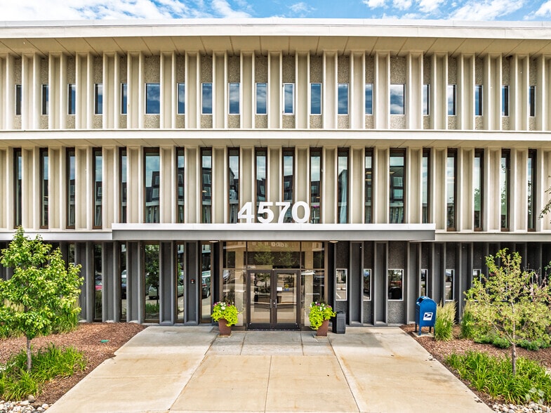 More Photos Of 4600 W 77th St, Edina Unknown For Lease