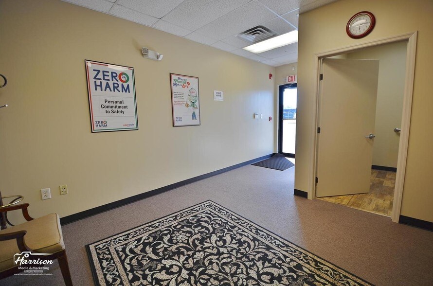 More Photos Of 4820 Commercial Dr, Huntsville Warehouse For Sale