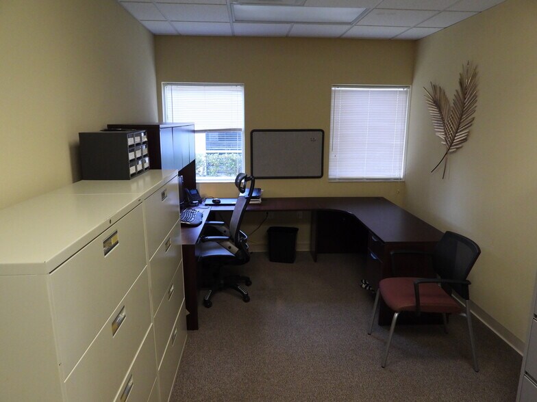 More Photos Of 7264-7270 Kyle Ct, Sarasota Office For Lease