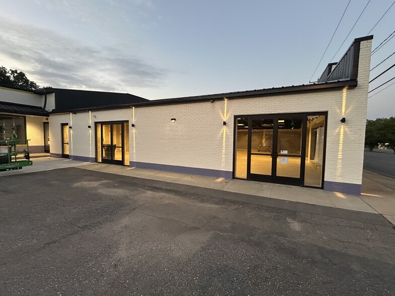 More Photos Of 225 Market St, Cramerton Freestanding For Lease