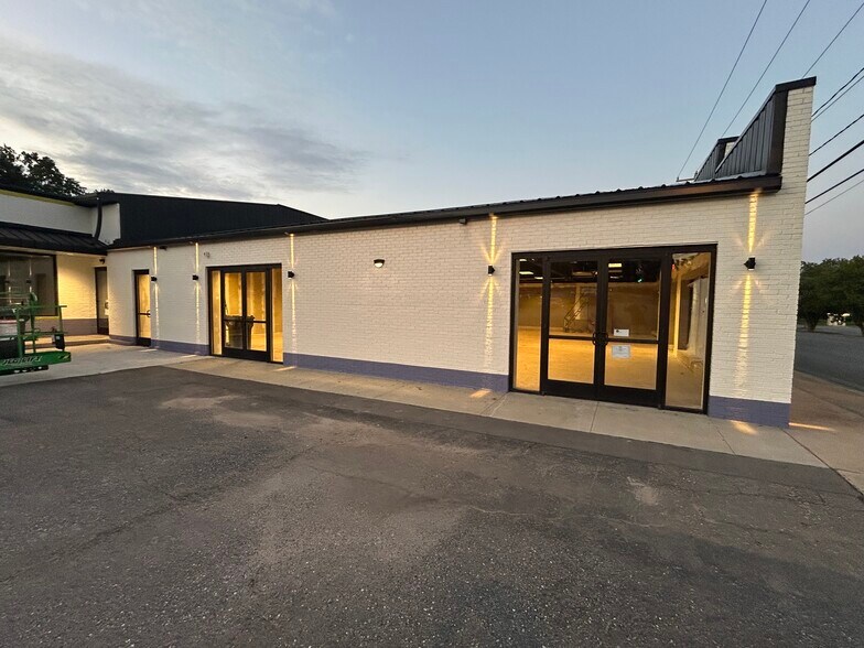 More Photos Of 225 Market St, Cramerton Freestanding For Lease