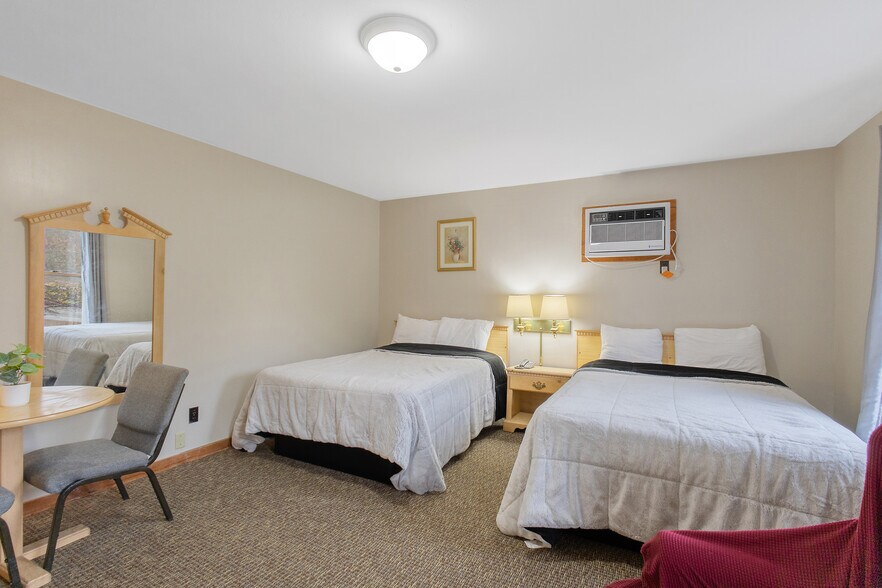 More Photos Of 180 E 10th St, Oswego Hotel For Sale