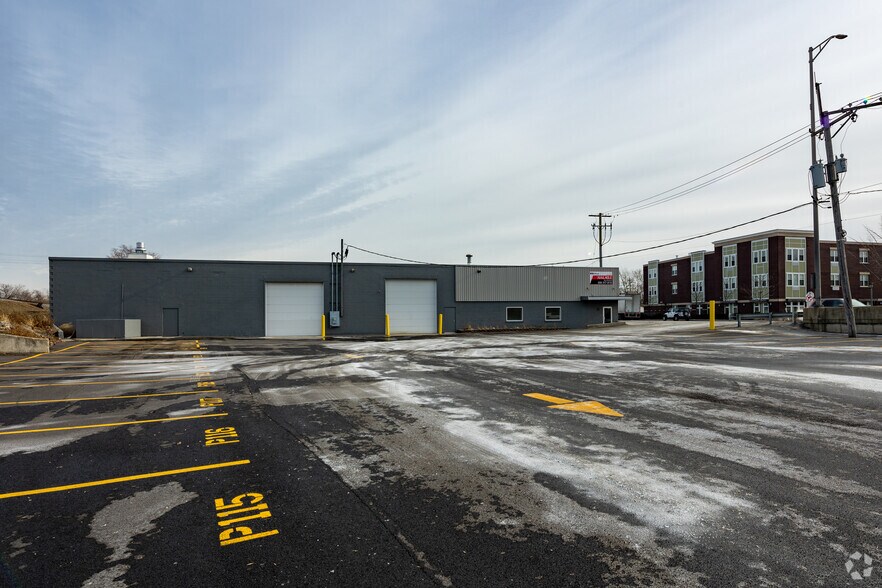 More Photos Of 9600 W Ogden Ave, La Grange Warehouse For Lease