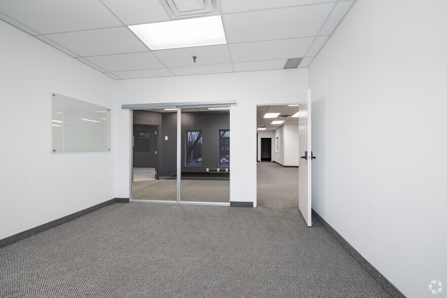 More Photos Of 395 Av Sainte-Croix, Montréal Warehouse For Lease