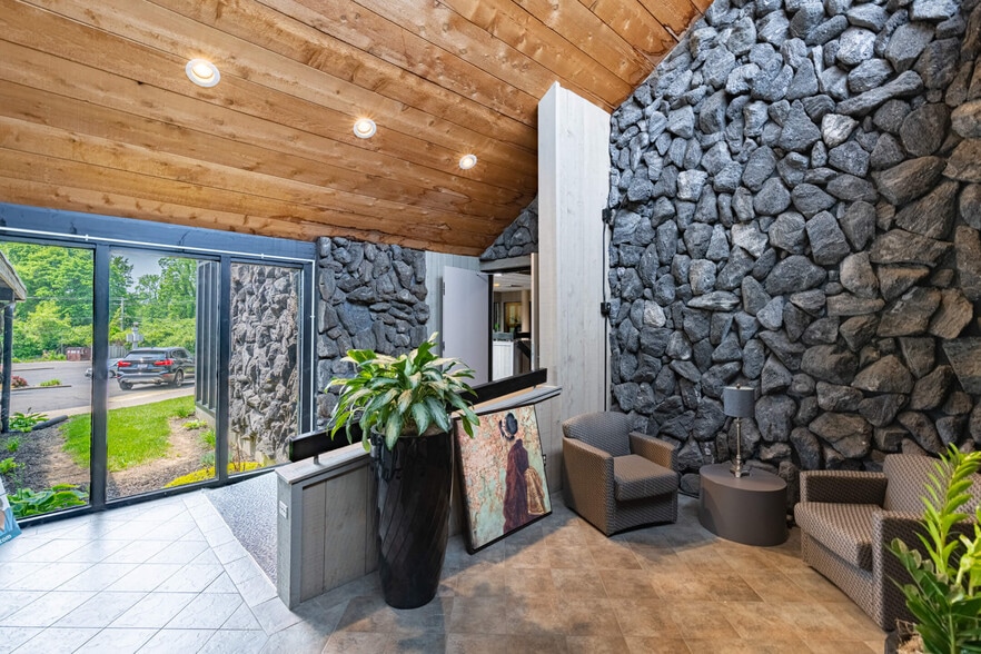 More Photos Of 30 W Rahn Rd, Dayton Medical For Lease