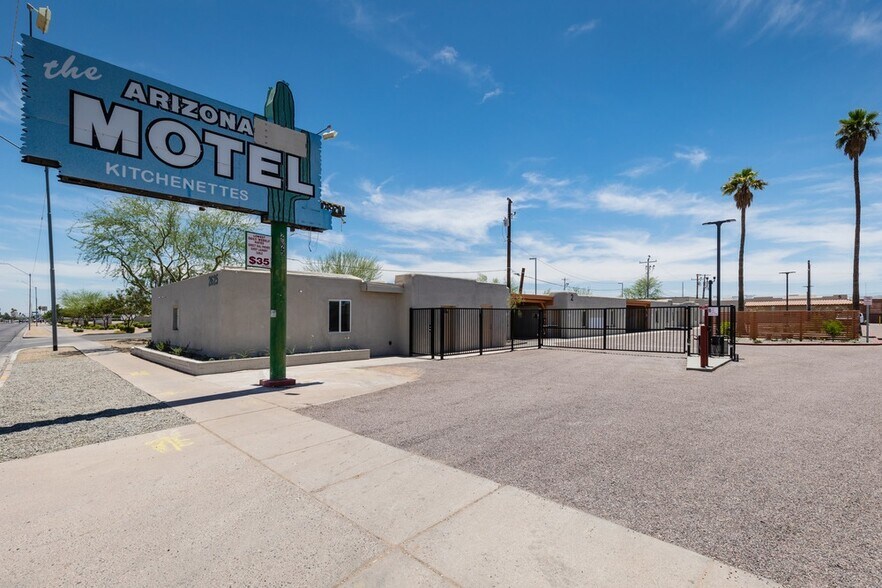 More Photos Of 2625 E Van Buren St, Phoenix Healthcare For Sale