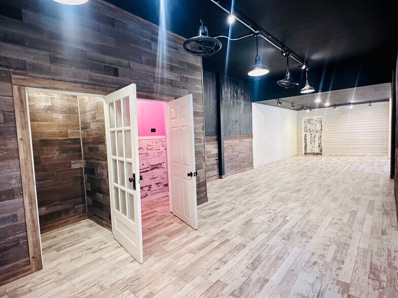 More Photos Of 103 N College Ave, Newton General Retail For Lease
