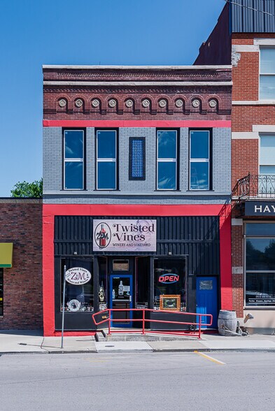 Primary Photo Of 620 Cherokee St, Leavenworth Storefront For Sale
