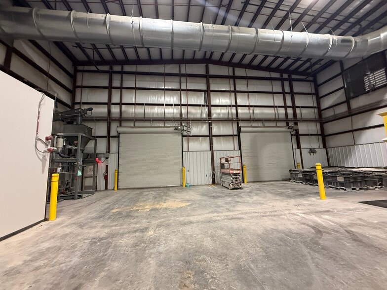 More Photos Of 2420 Lefebure Rd, Fairfax Warehouse For Sale