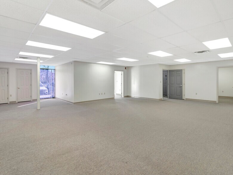 More Photos Of 125 High St, Mansfield Light Distribution For Lease