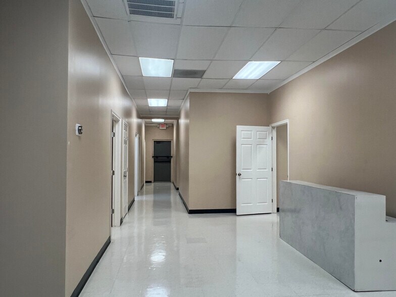 More Photos Of 9600 Bellaire Blvd, Houston Storefront For Lease