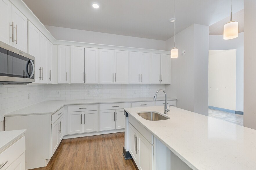 More Photos Of 2200 Carl D Silver Pkwy, Fredericksburg Hotel For Lease