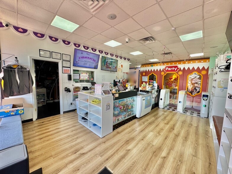 More Photos Of 1267 Forest Ave, Staten Island Storefront Retail Office For Lease