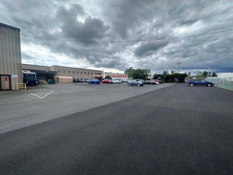 More Photos Of 2000 Kentucky St, Bellingham Warehouse For Sale