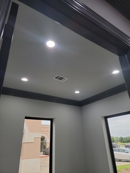 More Photos Of 15018 Lakefair Dr, Richmond Office For Lease
