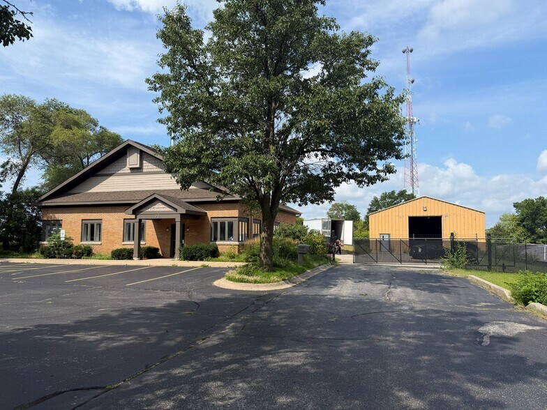 Primary Photo Of 72 East St, Crystal Lake Light Manufacturing For Lease