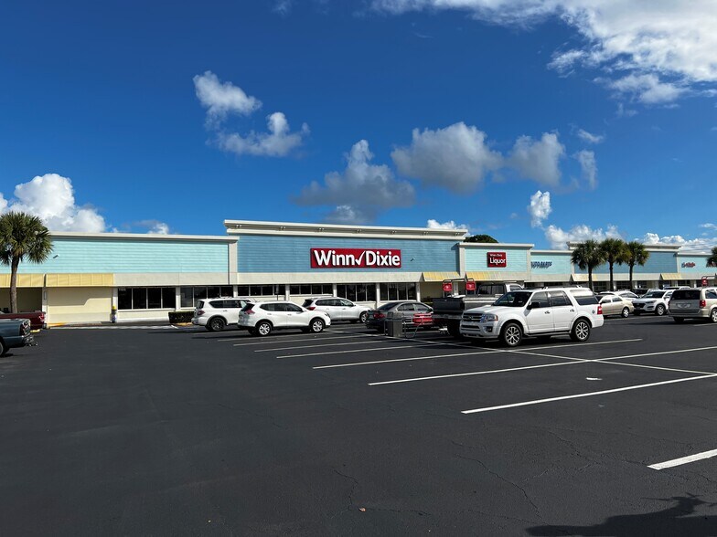 More Photos Of 1105-1119 NE Jensen Beach Blvd, Jensen Beach Supermarket For Sale