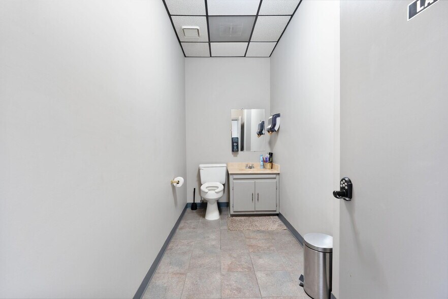 More Photos Of 6735 Whitten Pl, Memphis Service For Sale