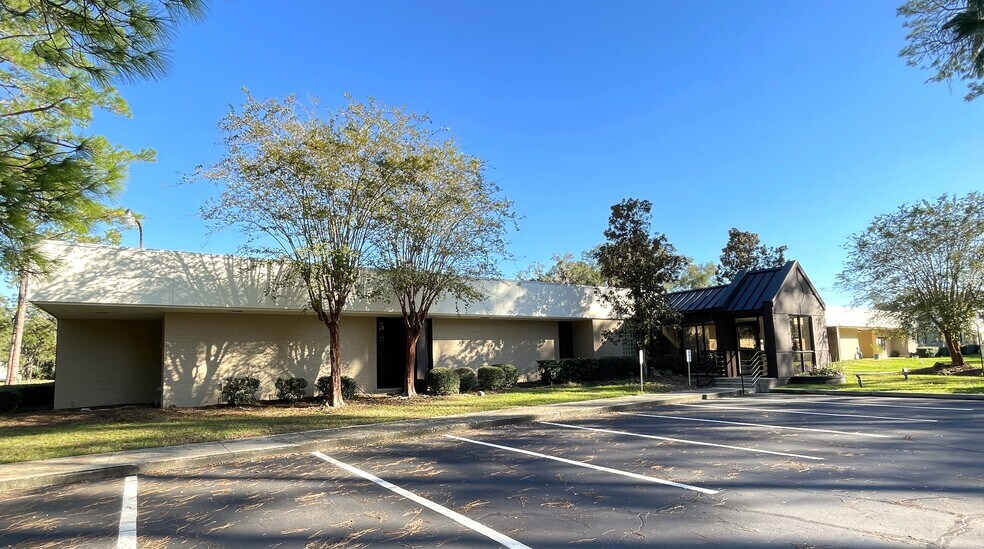 More Photos Of 404 SW 140th Ter, Newberry Flex For Lease
