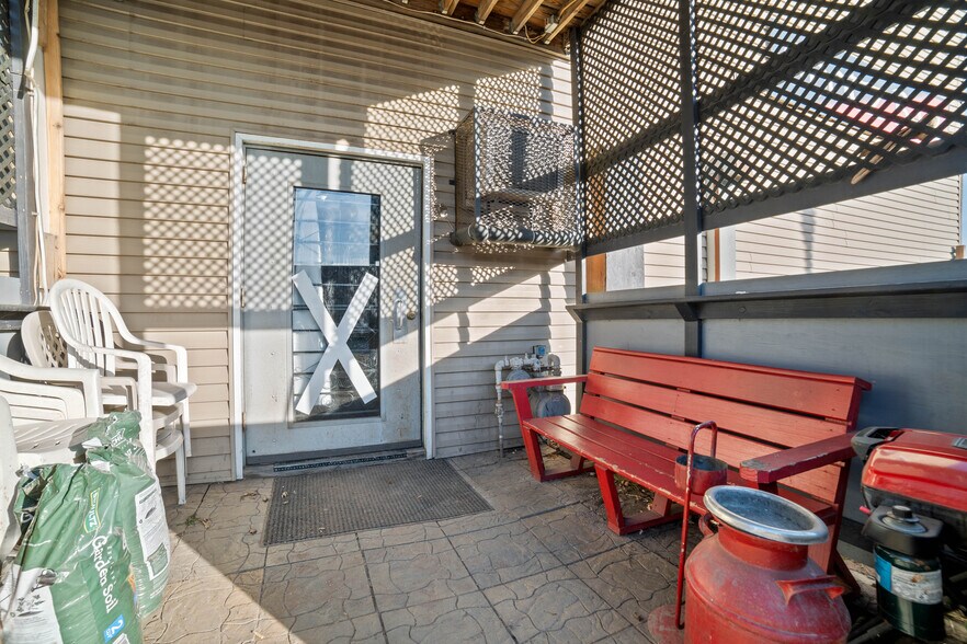 More Photos Of 1321 Commonwealth Ave, Duluth Storefront For Sale