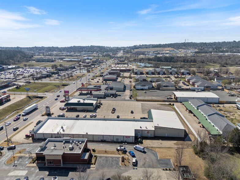 More Photos Of 2215 Fayetteville Rd, Van Buren Unknown For Lease