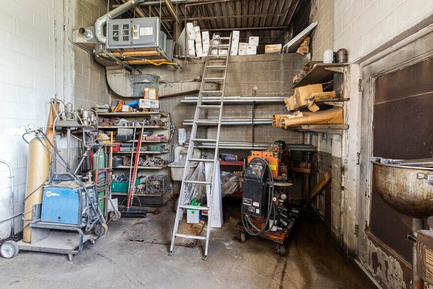 More Photos Of 249 S Wilson St, Vinita Auto Repair For Sale