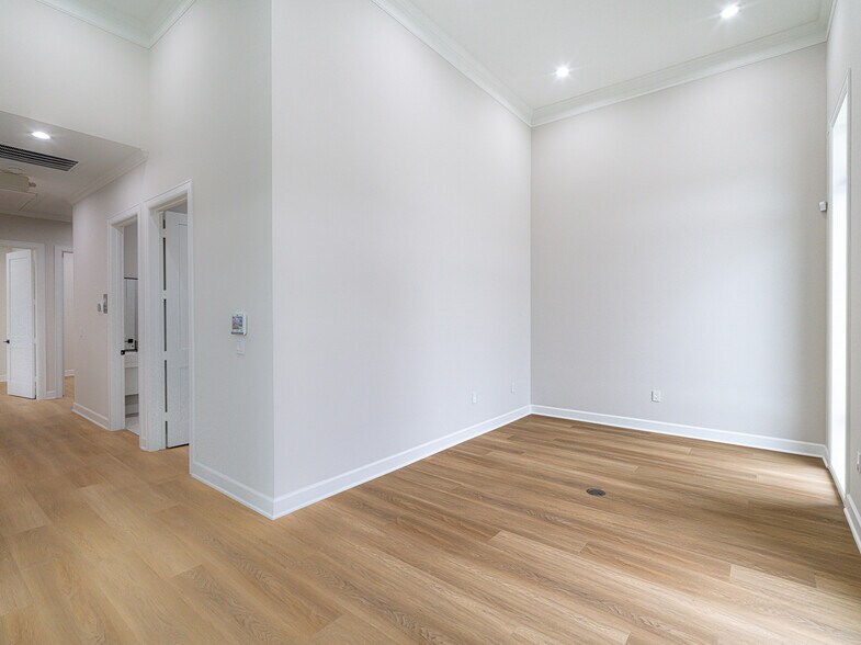 More Photos Of 1325 Main St, Katy Office Residential For Sale