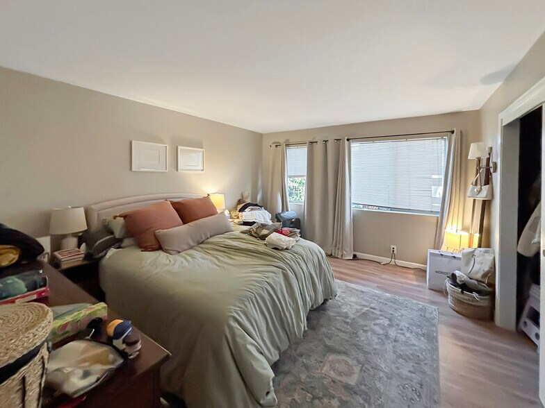 More Photos Of 1920 Latham St, Mountain View Apartments For Sale