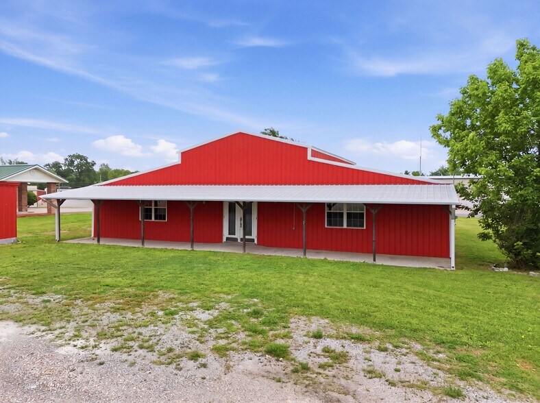More Photos Of 113 S Wilder St, Chouteau General Retail For Sale