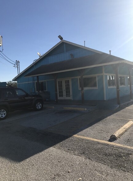 More Photos Of 7911 Culebra Rd, San Antonio Restaurant For Sale