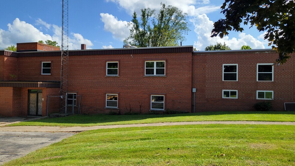 More Photos Of 427 N Steer St, Addison Hospital For Sale