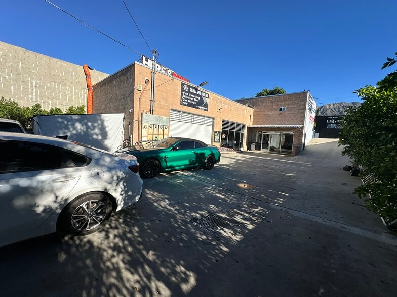More Photos Of 7616 Foothill Blvd, Tujunga Freestanding For Sale
