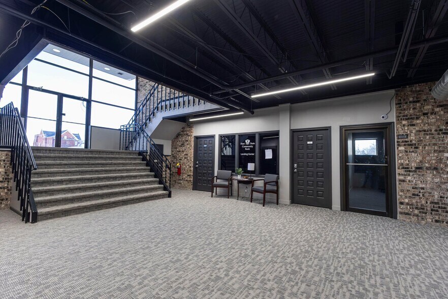 More Photos Of 509 W Rollins St, Moberly Office For Lease